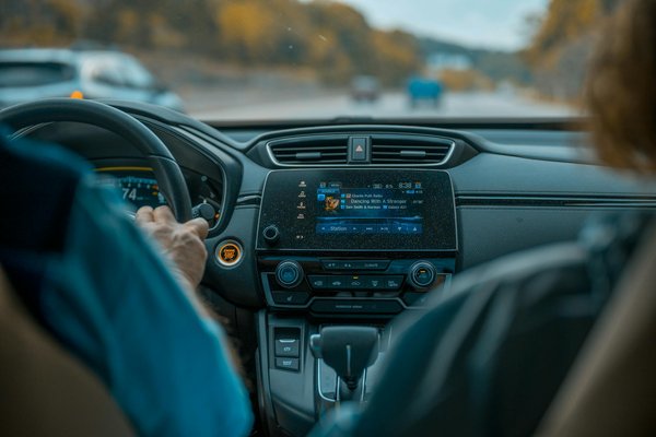 Les technologies incontournables dans une voiture familiale